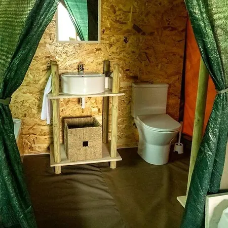 Scenic Safari Glamping Escape With Cavado River Views Near Peneda-geres In Ventosa, Portugal Οργανωμένο κάμπινγκ