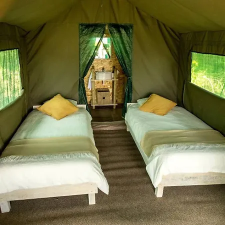 Scenic Safari Glamping Escape With Cavado River Views Near Peneda-geres In Ventosa, Portugal Οργανωμένο κάμπινγκ Ventosa (Braga)